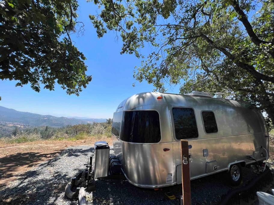 Modern Airstream With Amazing View - 10 To 15 Minutes From Kings Canyon National Park Dunlap 외부 사진